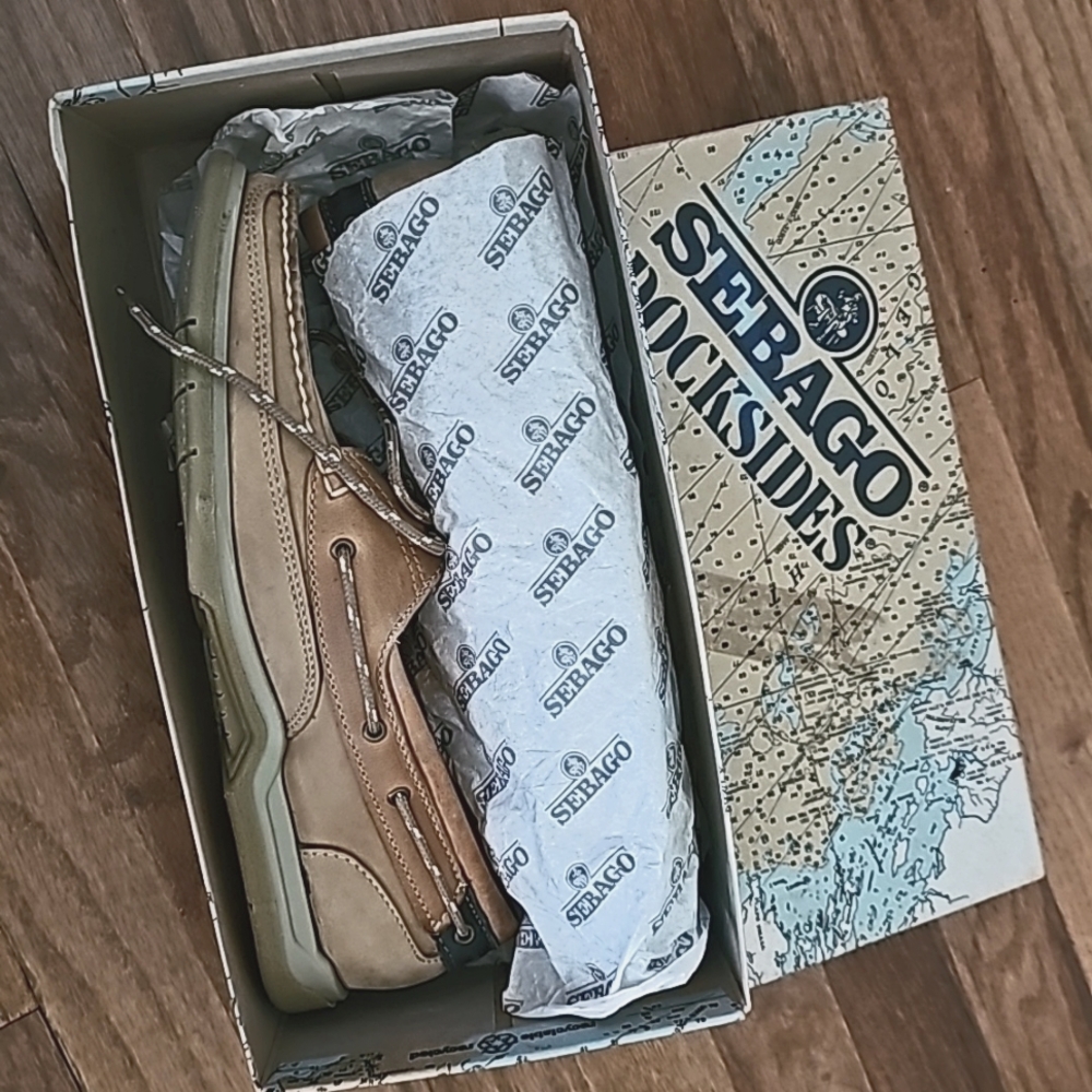NWOT Men's Sebago Docksiders Downeast  Boat Shoes. Sand/Navy with Laces Size 11N